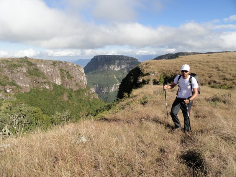 Trekking na borda dos cânions