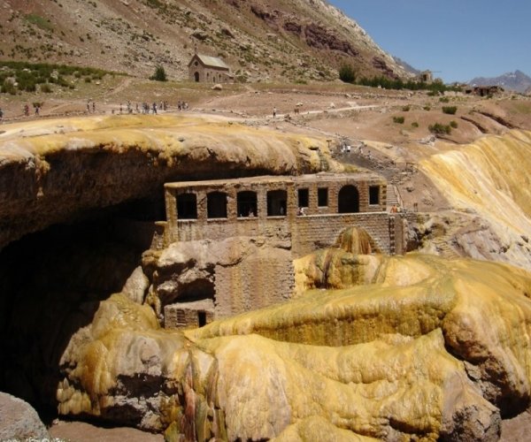 Tour Alta Montanha Aconcagua - Ruinas Hotel Puente del Inca