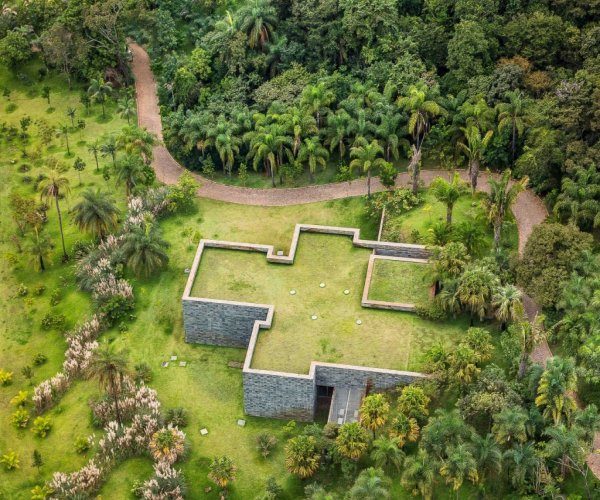 CORPUS CHSRITI - Inhotim com Belo Horizonte
