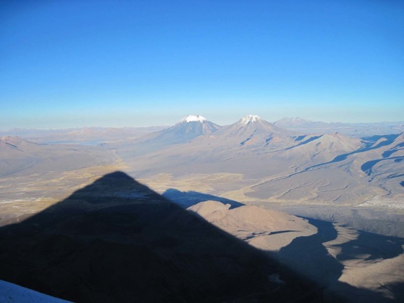 Sombra do Sajama ao Amanhecer