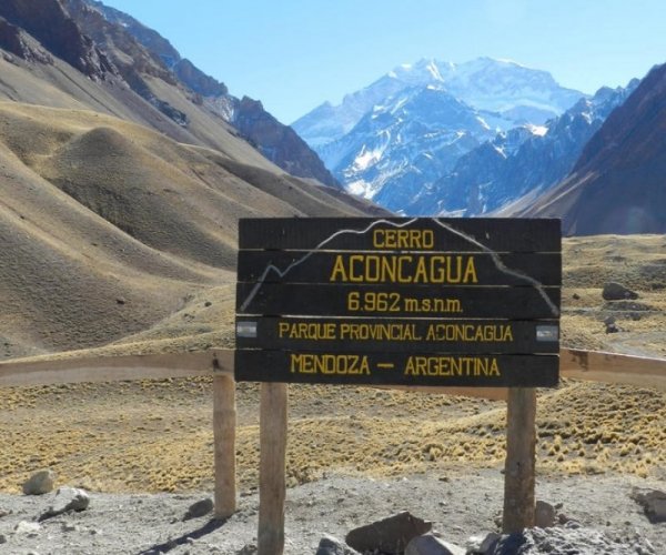 Mendoza - Montanhas e Vinhedos