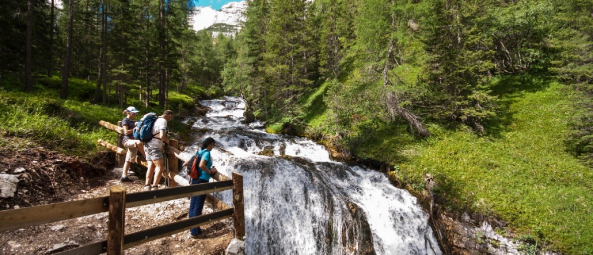 Trekking na Itália - cachoeira Dolomitas