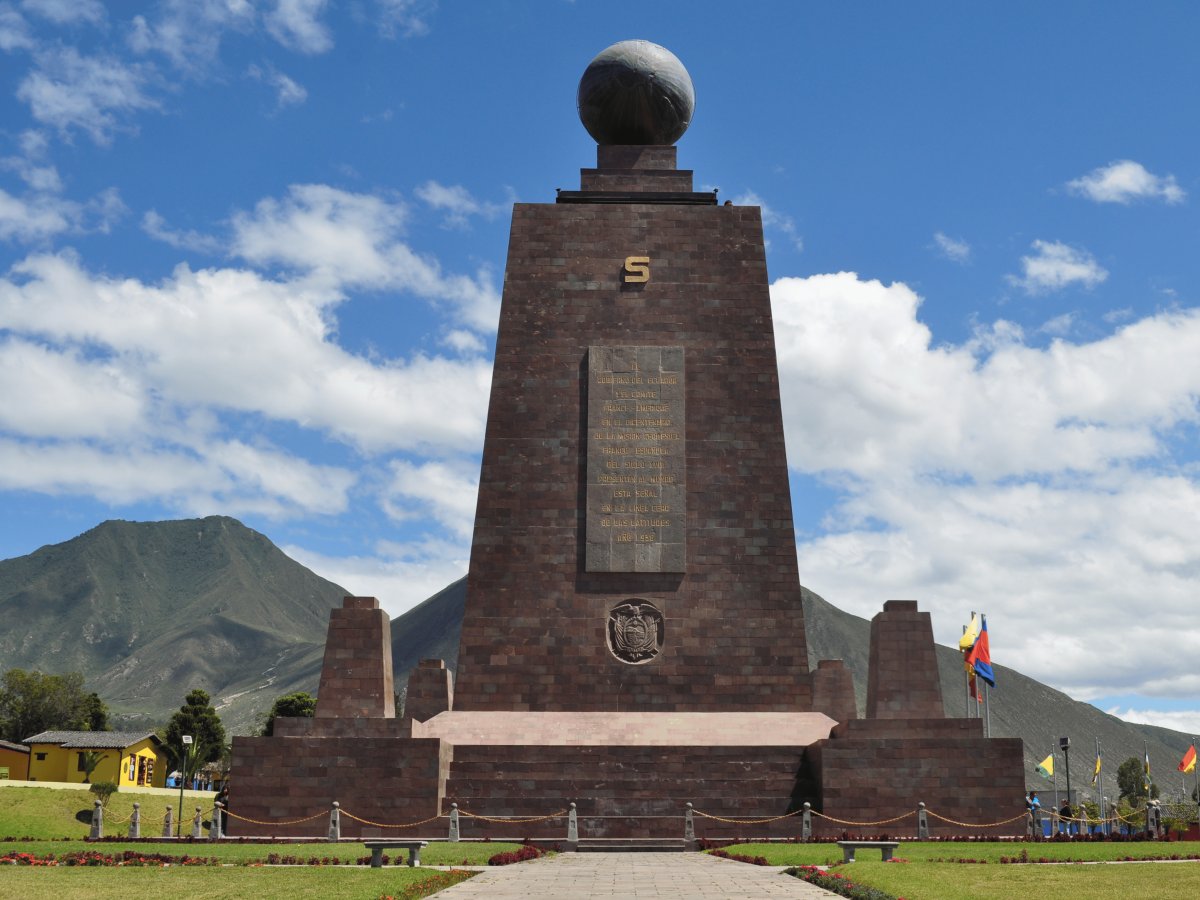 Quito e Avenida dos Vulcões Equador Metade do Mundo