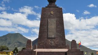 Quito e Avenida dos Vulcões Equador Metade do Mundo