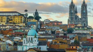 Quito e Avenida dos Vulcões Equador Metade do Mundo